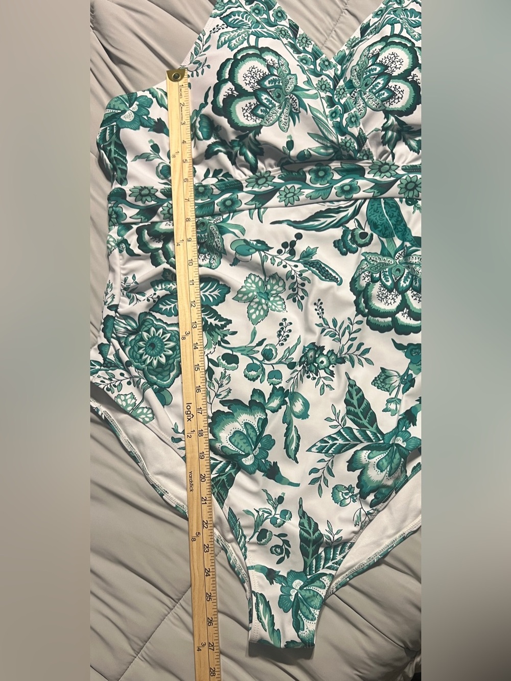Bloomchic 22/24 Plus One Piece
Swimsuit- Green/White w/ matching sheer coverup - Picture 7 of 8